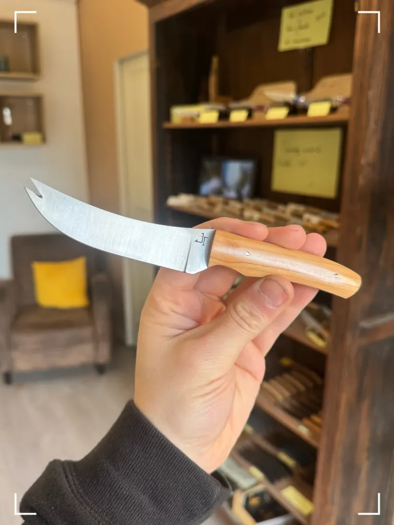 Couteau à fromage en  if Normand