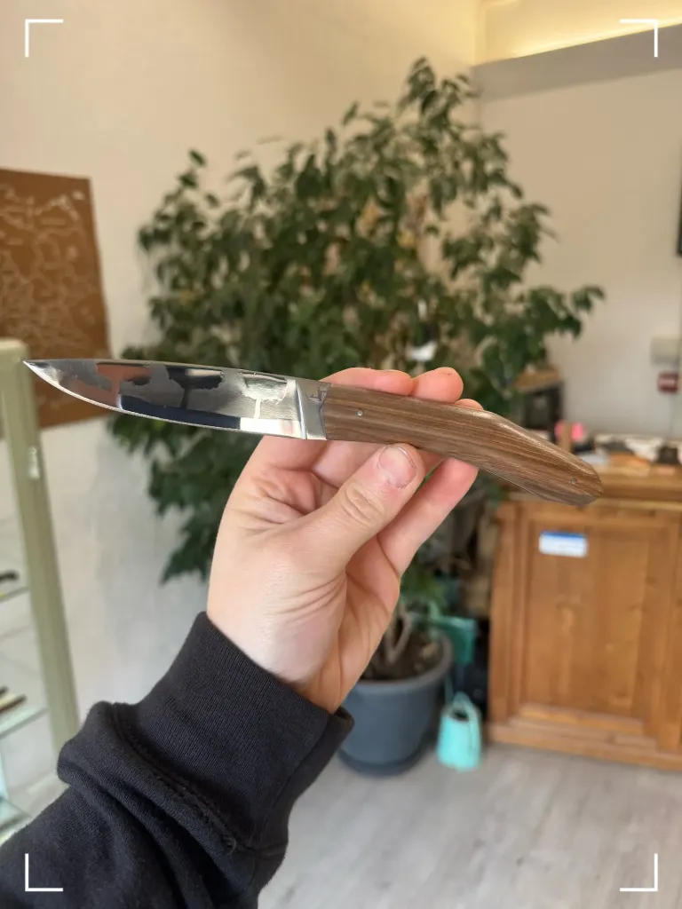Couteau forme éclipse en noyer