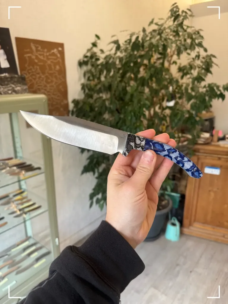 Couteau "outdoor" résine avec dentelle