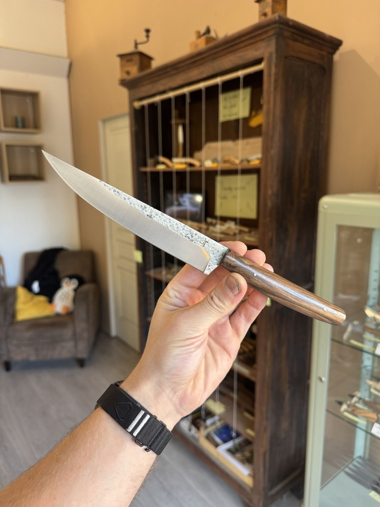 Couteau de cuisine taille moyenne en noyer normand