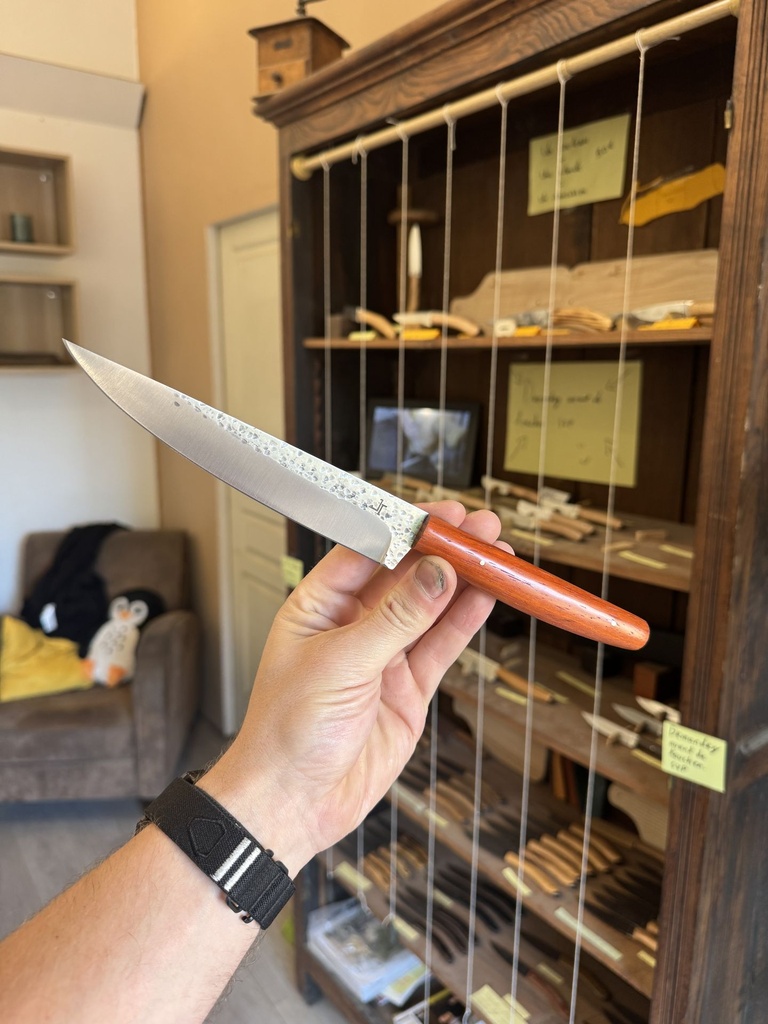 Couteau de cuisine de taille moyenne en padouk