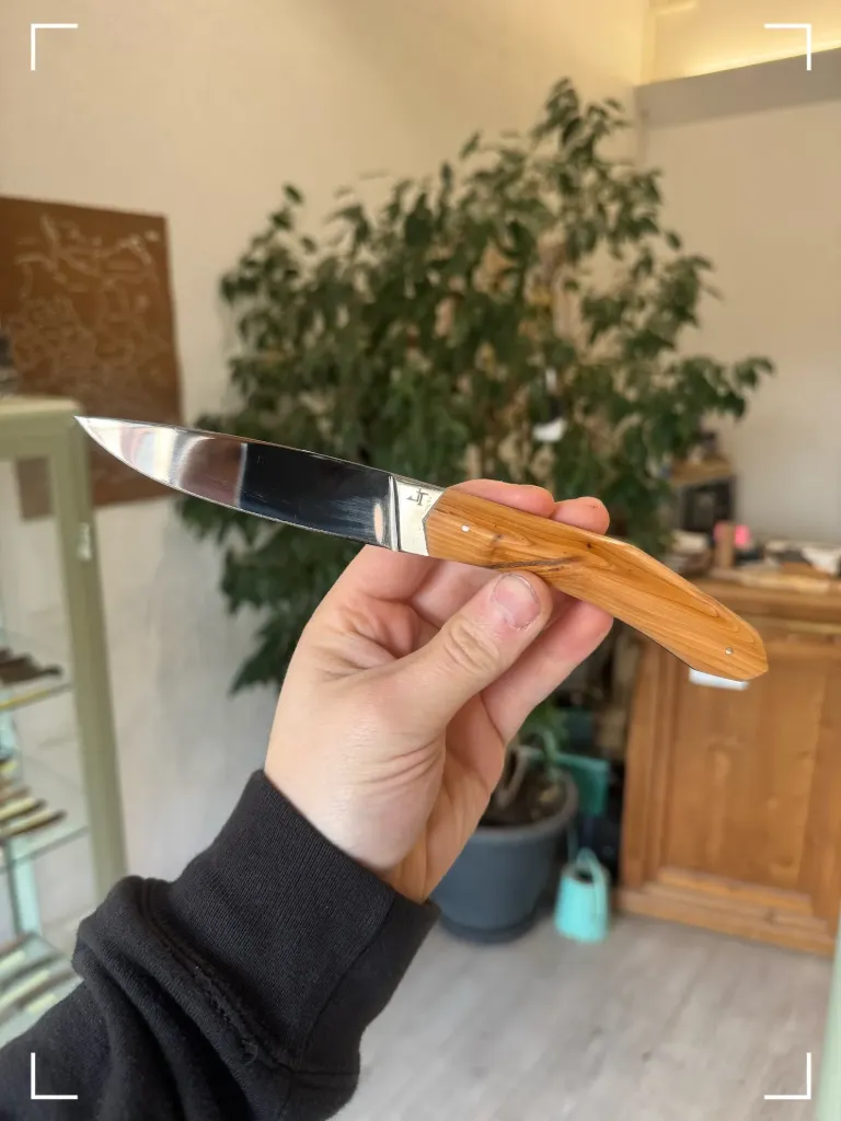 Couteau forme éclipse en if